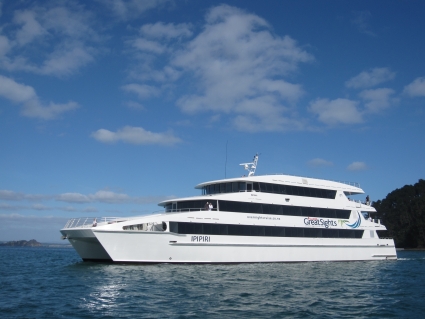 Ipipiri cruising the Bay of Islands - photo by Rob McFarland
