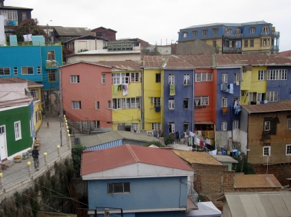 Houses in Valparaiso, Chile - photo by Rob McFarland