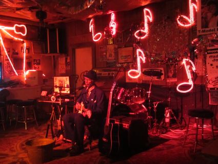 Robert “Wolfman” Belfour in Red's Lounge, Clarksdale - photo by Rob McFarland
