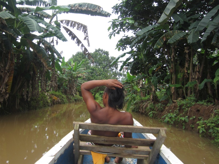 Boat trip to Embera Quera village in Panama - photo by Rob McFarland